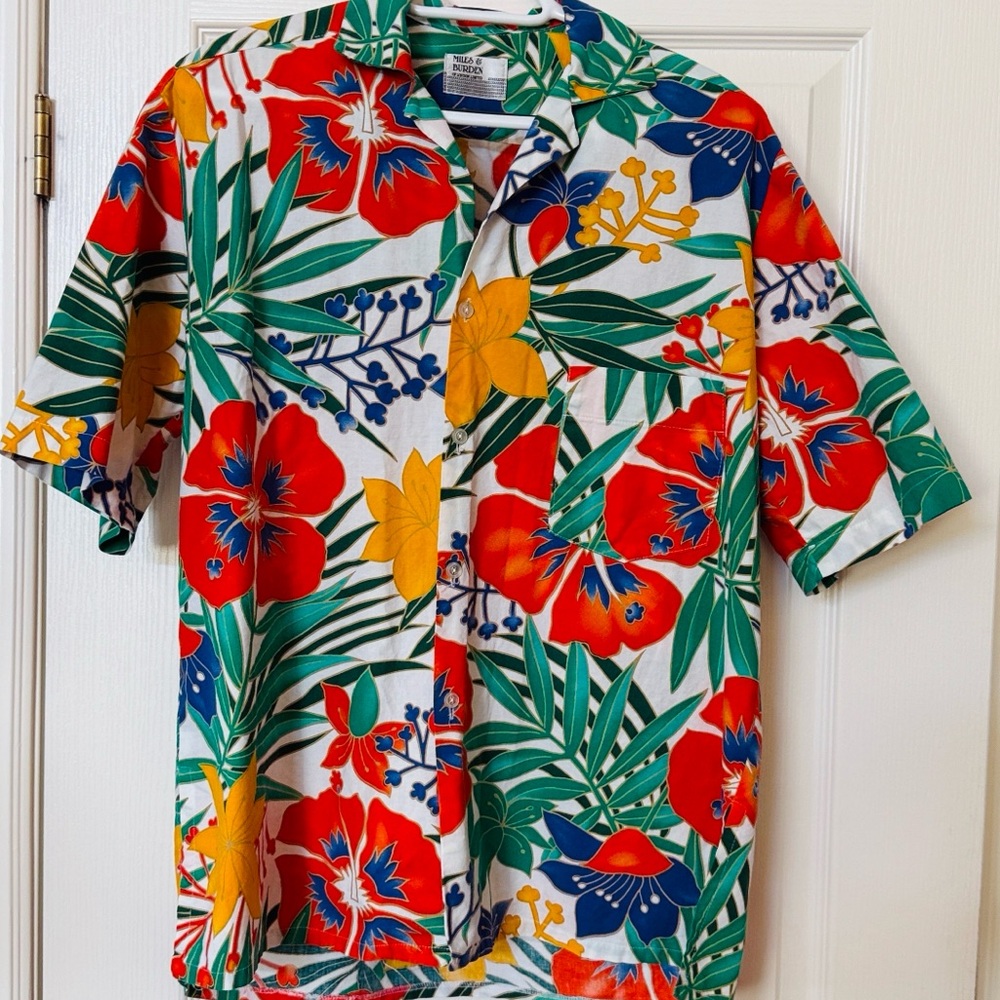 Vintage Hawaiian 🌺 Shirt for men or women in excellent condition.